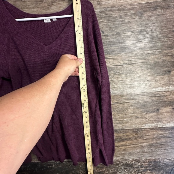 GAP Women's Purple V-Neck Sweater - Picture 7 of 9